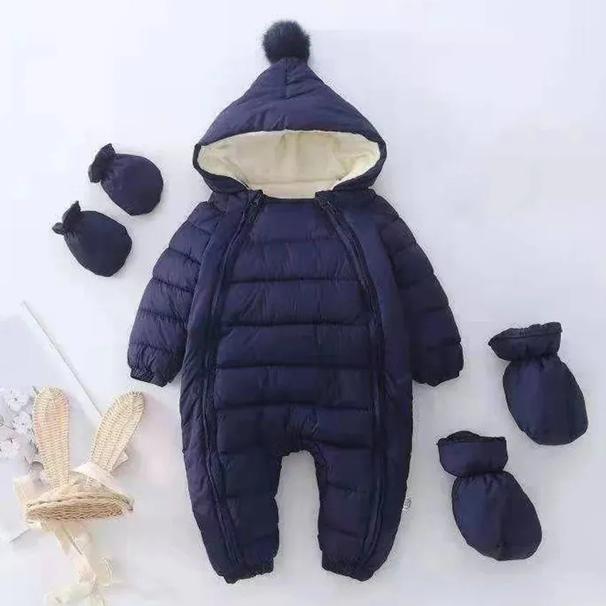 Breathable windproof thermal suit with hood and multi-variant zip