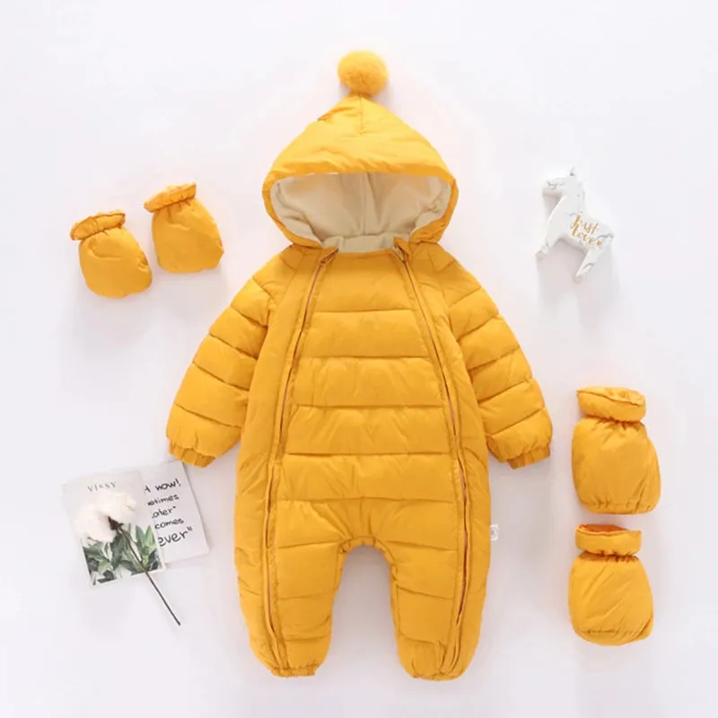 Breathable windproof thermal suit with hood and multi-variant zip