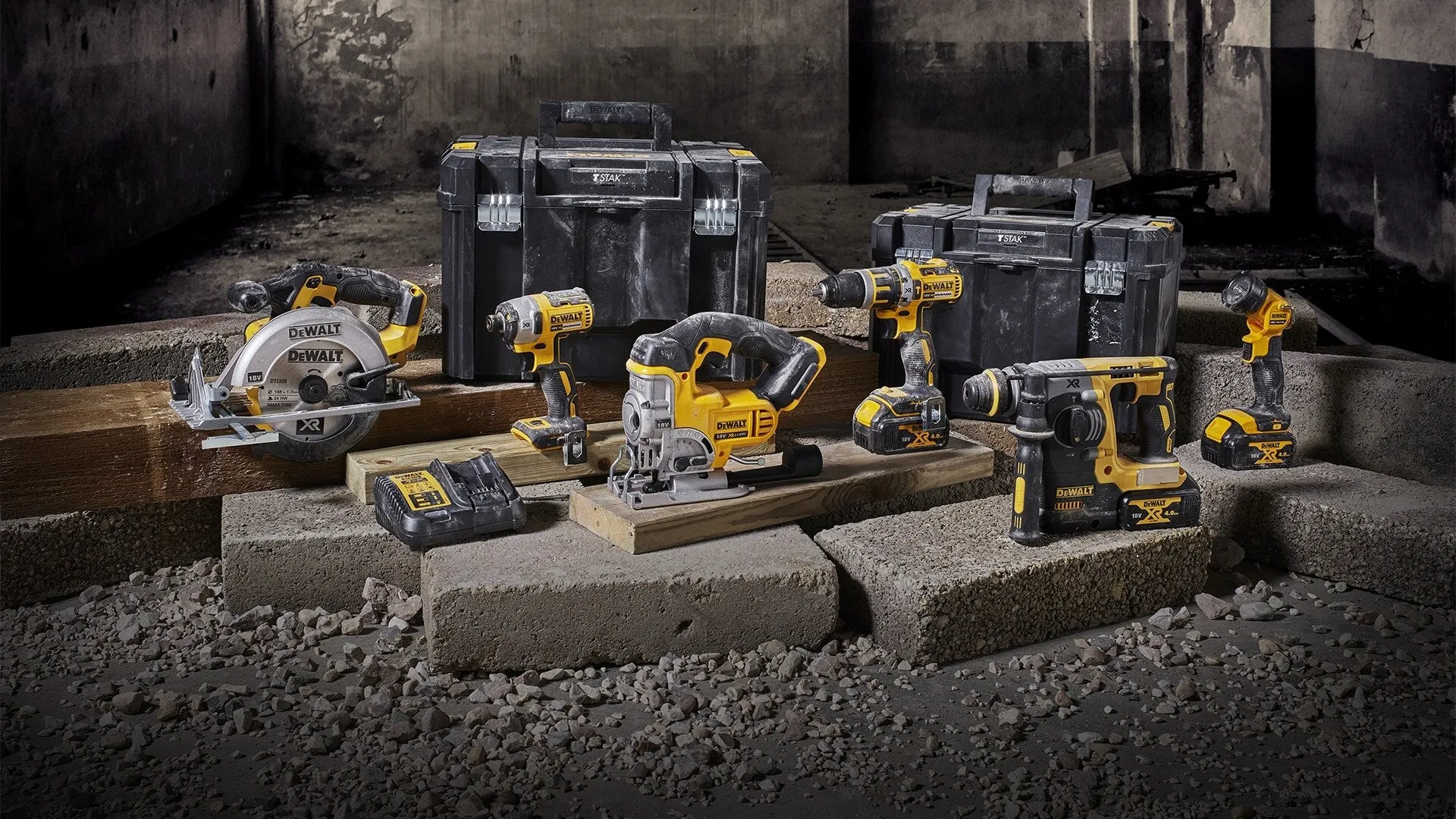 DeWalt DCK699 18V 4.0Ah XR Li-Ion 6 Piece Cordless Power Tool Kit